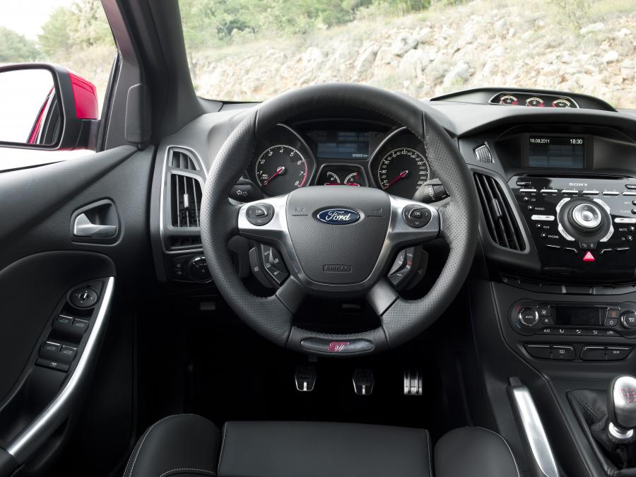  Ford Focus ST Wagon 2011 года  (фото 3 из 13)